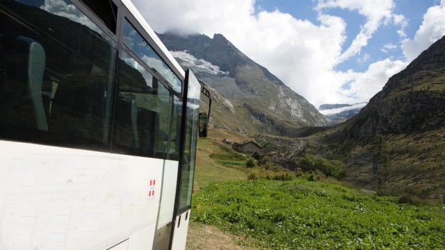 Airpot shuttle + train station shuttle: Altibus