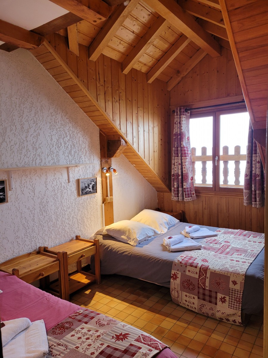 CHAMBRE - HOTEL LE TATAMI - LES GRANGES - VALLOIRE RESERVATIONS