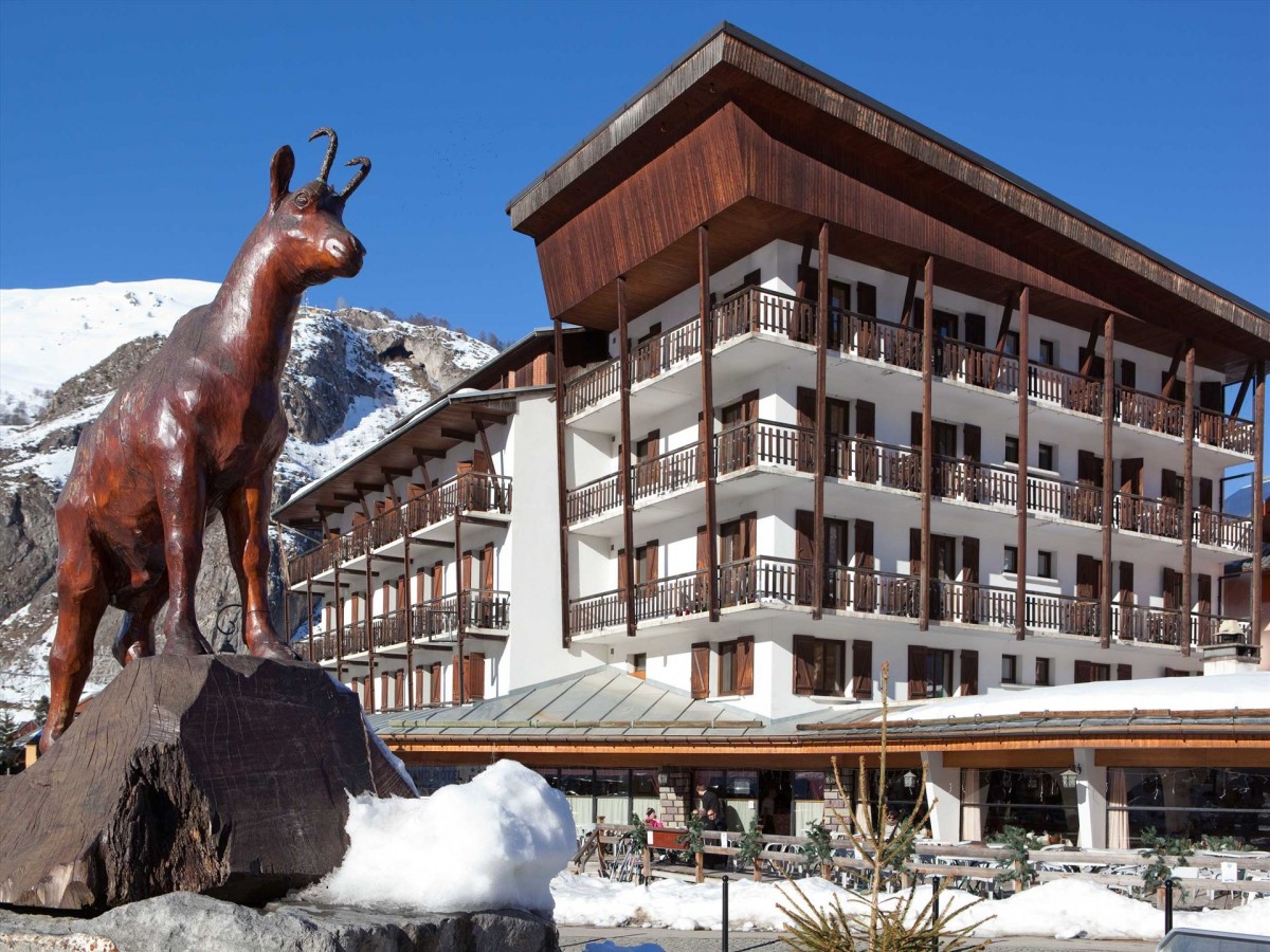 Grand Hôtel Winter exterior view