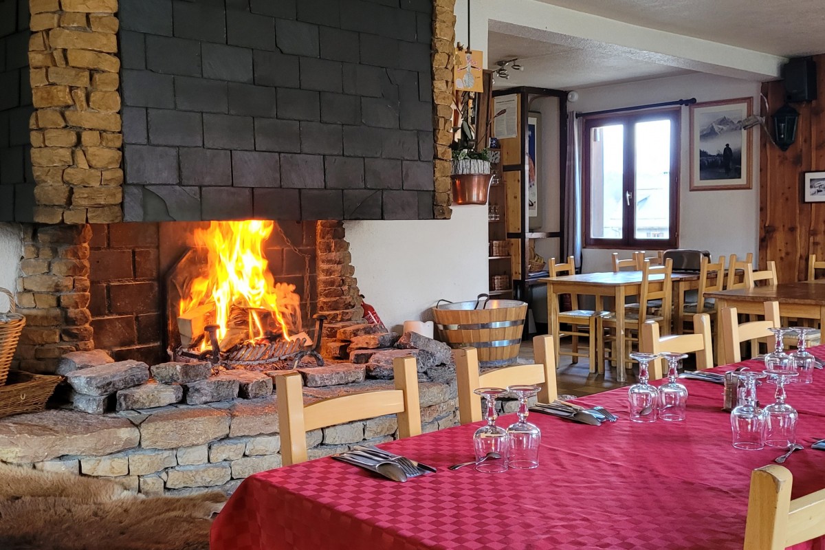 RESTAURANT CHEMINEE - HOTEL LE TATAMI - LES GRANGES - VALLOIRE RESERVATIONS