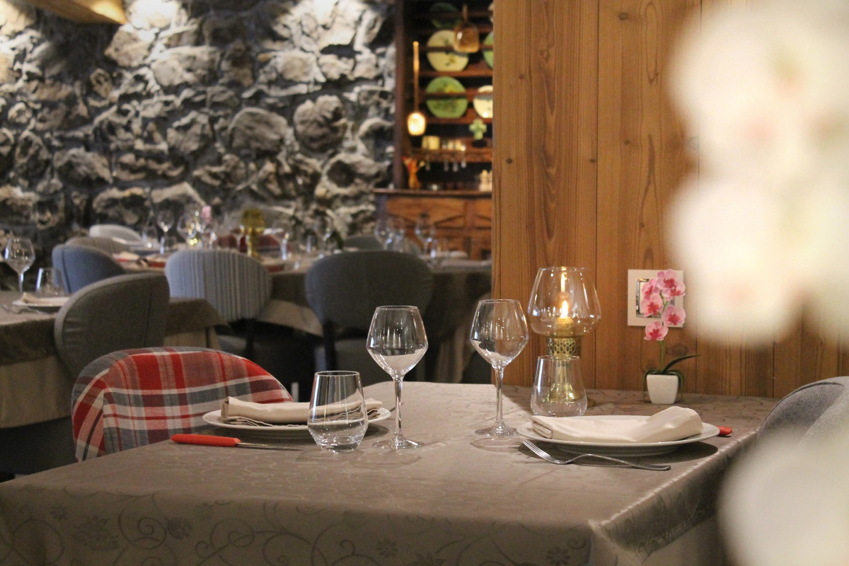 RESTAURANT - HOTEL LE CRET ROND - VALLOIRE LES VERNEYS - VALLOIRE RESERVATIONS