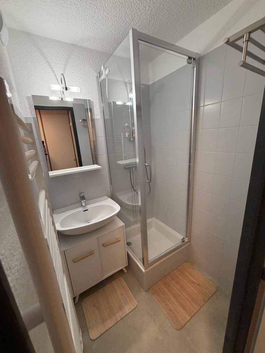 SALLE D'EAU - STUDIO CABINE CORDELIERS 104 - LA GRAND VY VALLOIRE - VALLOIRE RESERVATIONS
