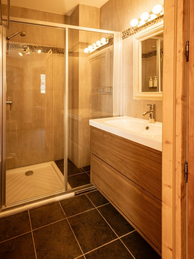 SALLE D'EAU - APPARTEMENT LES FERMES DU PLANET 3 - VALLOIRE LES VERNEYS SALLE D'EAU - APPARTEMENT LES FERMES DU PLANET 3 - VALLOIRE LES VERNEYS