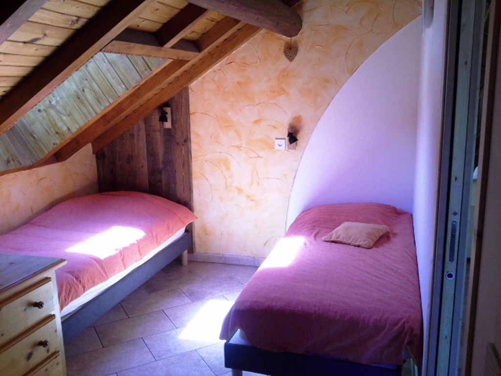CHAMBRE 1 - APPARTEMENT LES LUPINS CHALET LES ANCOLIES - VALLOIRE LES CLOTS CHAMBRE 1 - APPARTEMENT LES LUPINS CHALET LES ANCOLIES - VALLOIRE LES CLOTS