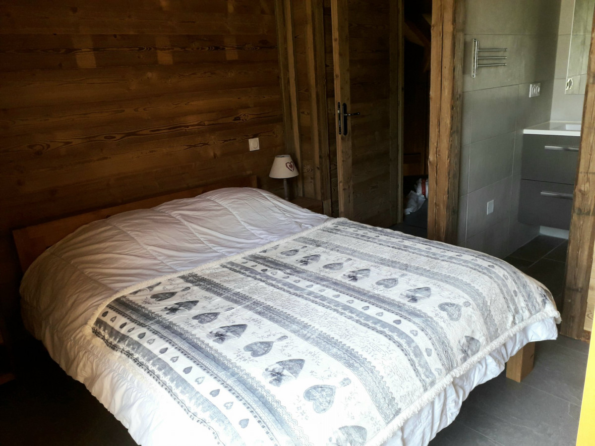 CHAMBRE PARENTALE - CHALET LU SHAMEUR - APPARTEMENT 1 - VALLOIRE LE CRET DU SERROZ