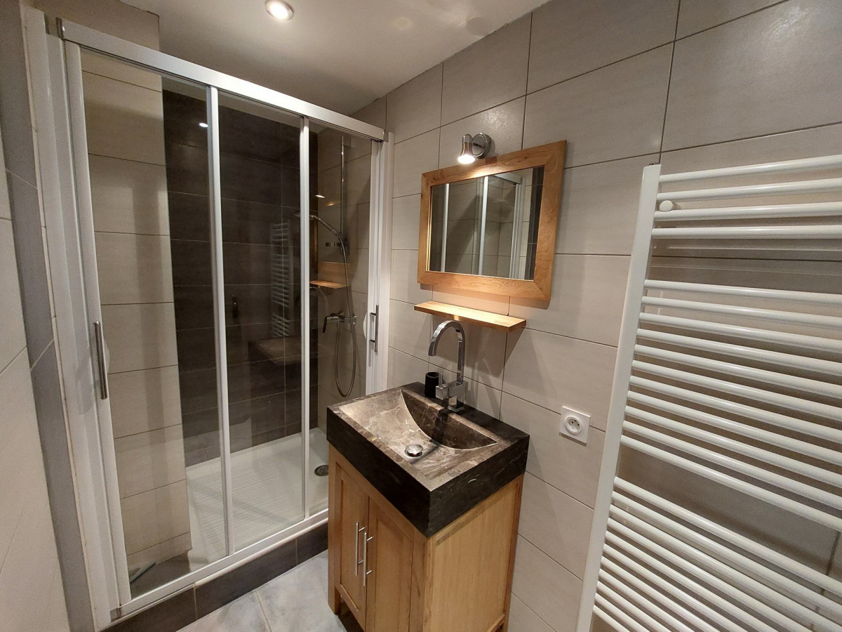SALLE D'EAU - APPARTEMENT MAGNIN SPOORTS 3 - VALLOIRE CENTRE SALLE D'EAU - APPARTEMENT MAGNIN SPOORTS 3 - VALLOIRE CENTRE