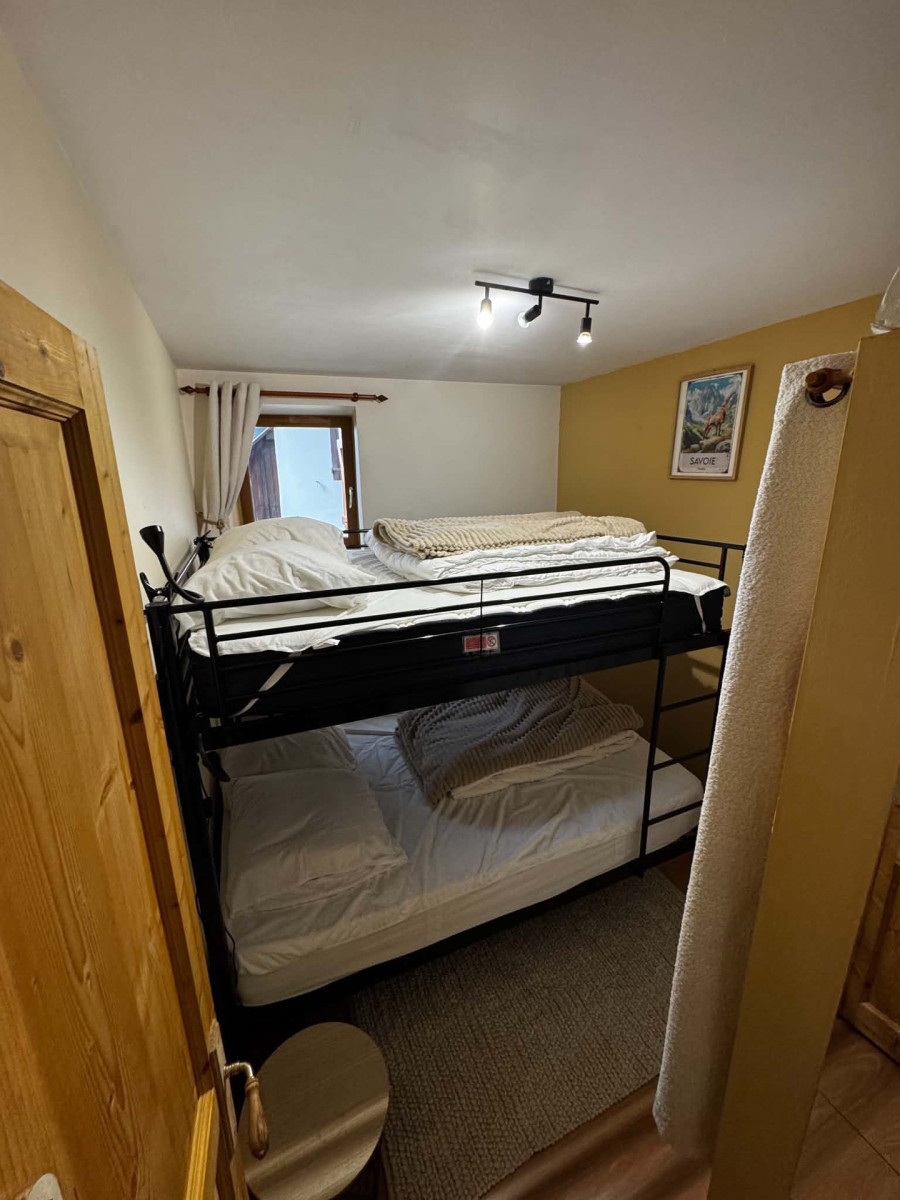 CHAMBRE - MAISON LES MARMOTTES - APPARTEMENT RDC - VALLOIRE LA RUAZ