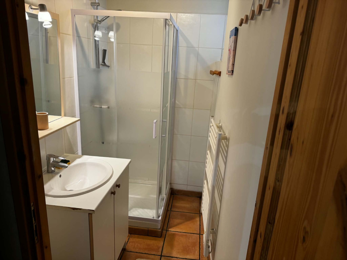 SALLE D'EAU - MAISON LES MARMOTTES - APPARTEMENT RDC - VALLOIRE LA RUAZ