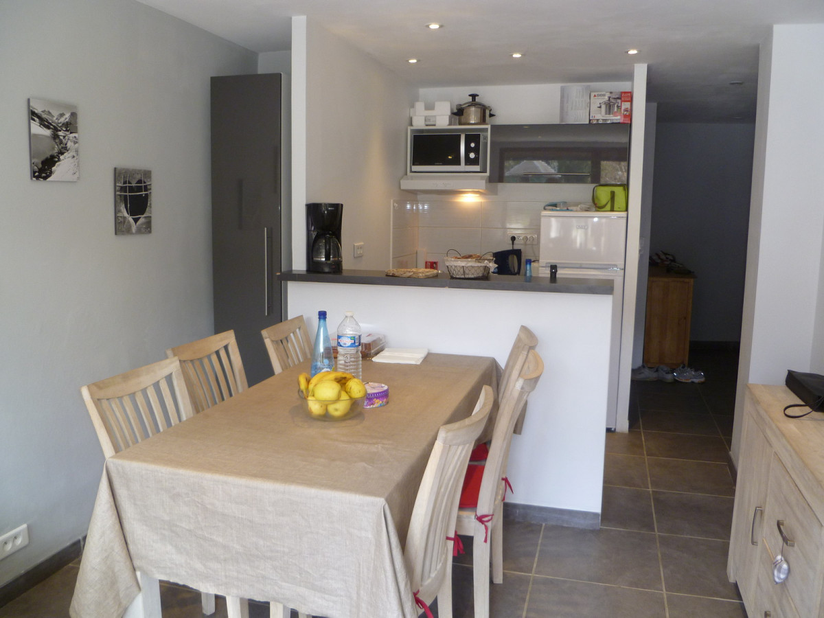 SALLE A MANGER - APPARTEMENT LES ROCHILLES 4 - VALLOIRE CENTRE SALLE A MANGER - APPARTEMENT LES ROCHILLES 4 - VALLOIRE CENTRE