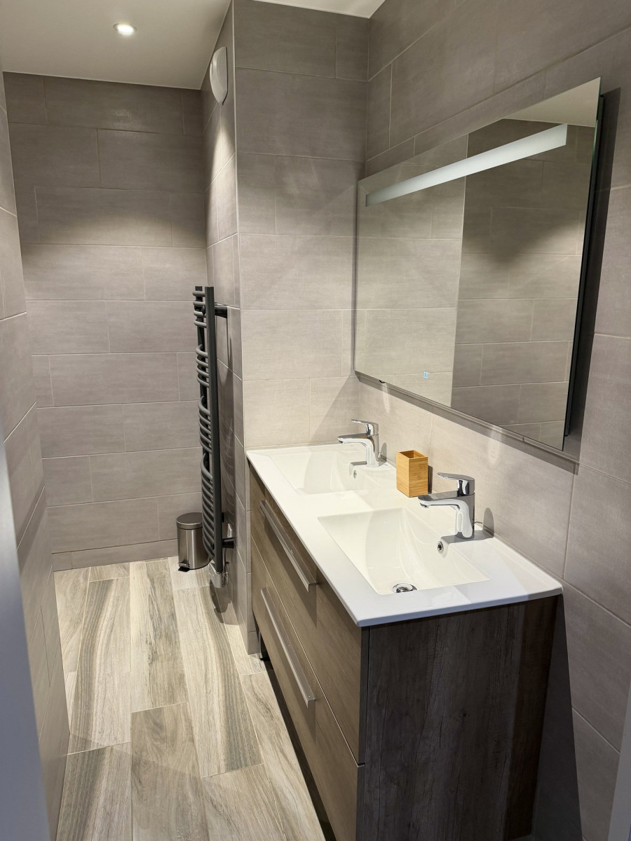 SALLE D'EAU- APPARTEMENT TERRASSES DES CHOSEAUX D4 - CHOSEAUX VILLE VALLOIRE