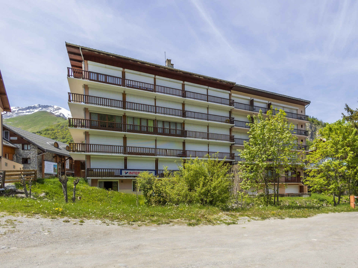 VUE 4 ETE PARKING LA RESIDENCE - VALLOIRE CENTRE VUE 4 ETE PARKING LA RESIDENCE - VALLOIRE CENTRE