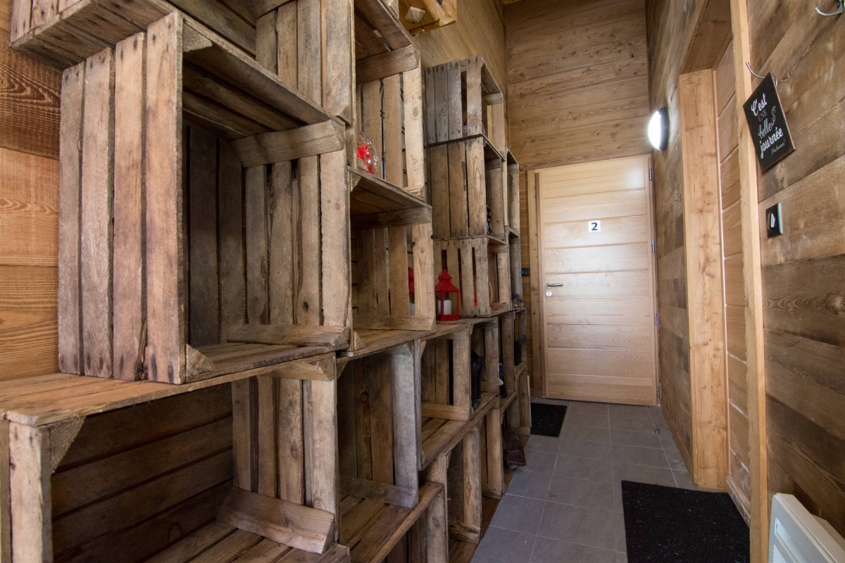 ENTREE APPARTEMENTS 1 ET 2 CHALET LE SANDEMA - SEJOURS SKI ET MONTAGNE - VALLOIRE ENTREE APPARTEMENTS 1 ET 2 CHALET LE SANDEMA - SEJOURS SKI ET MONTAGNE - VALLOIRE