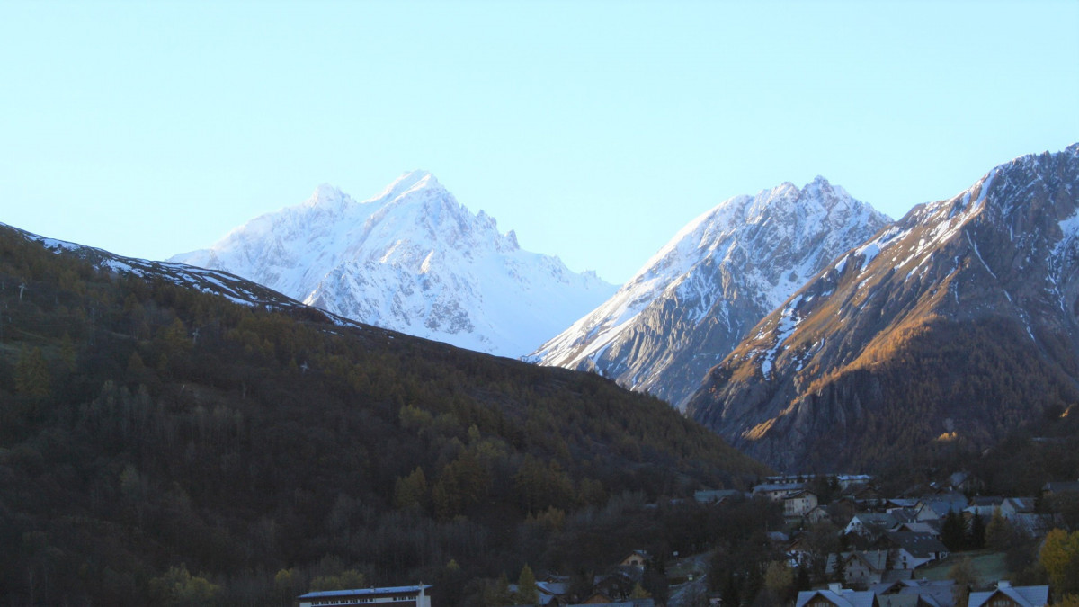 VUE SUR LE GALIBIER - SEJOURS SKI ET MONTAGNE - CHALET VAL LUDI - VALLOIRE