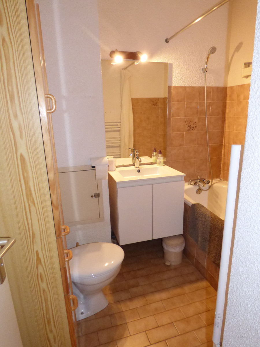 SALLE DE BAINS - STUDIO EDEN VAL 4 - VALLOIRE CENTRE SALLE DE BAINS - STUDIO EDEN VAL 4 - VALLOIRE CENTRE