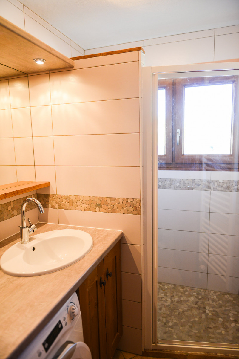 SALLE D'EAU - APPARTEMENT LES CHARDONNETS 02 - VALLOIRE CENTRE SALLE D'EAU - APPARTEMENT LES CHARDONNETS 02 - VALLOIRE CENTRE