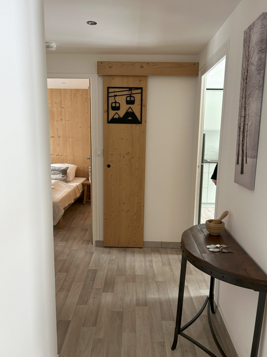 COULOIR - APPARTEMENT CHARDONNETS 04- VALLOIRE CENTRE