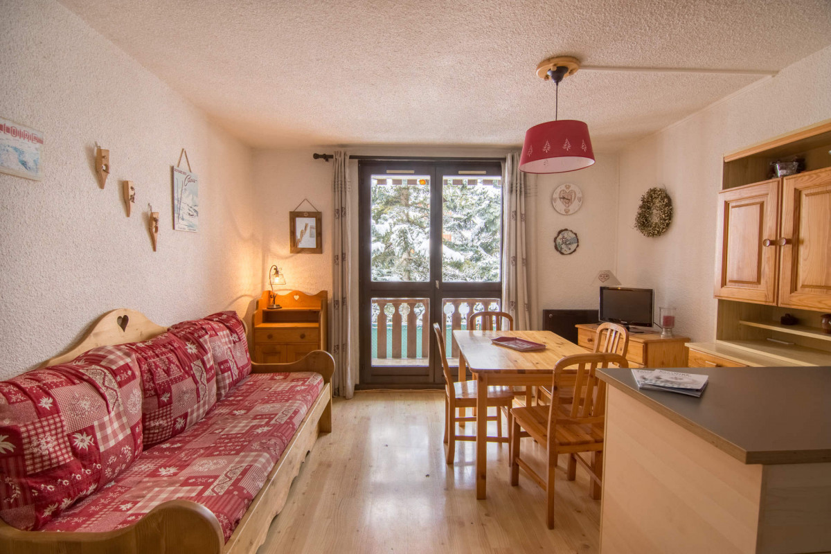SALON/SALLE A MANGER - STUDIO CRETES 120 - VALLOIRE CENTRE - VALLOIRE RESERVATIONS SALON/SALLE A MANGER - STUDIO CRETES 120 - VALLOIRE CENTRE - VALLOIRE RESERVATIONS