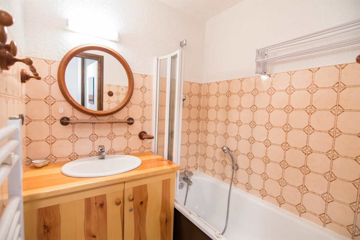 SALLE DE BAINS - STUDIO CRETES 120 - VALLOIRE CENTRE SALLE DE BAINS - STUDIO CRETES 120 - VALLOIRE CENTRE