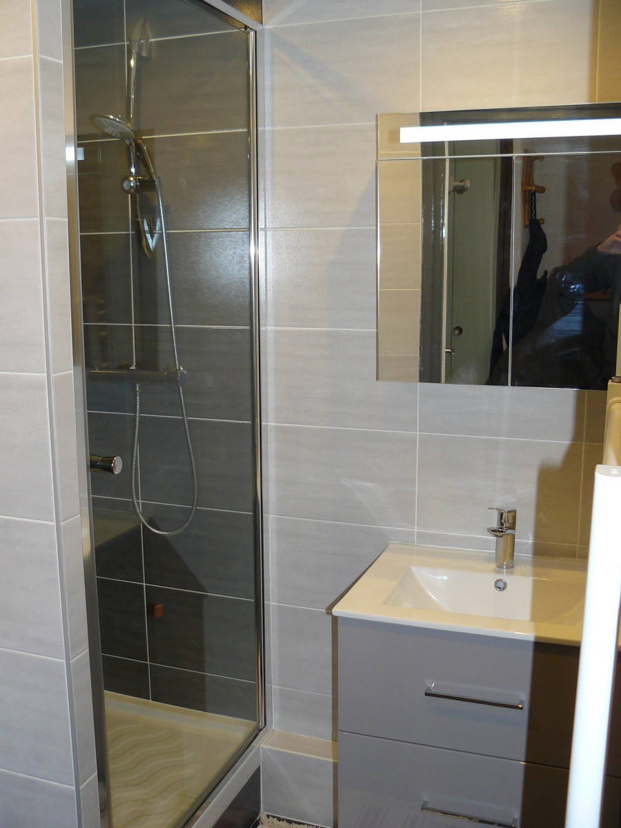 SALLE D'EAU - STUDIO CRETES 103 - VALLOIRE CENTRE SALLE D'EAU - STUDIO CRETES 103 - VALLOIRE CENTRE