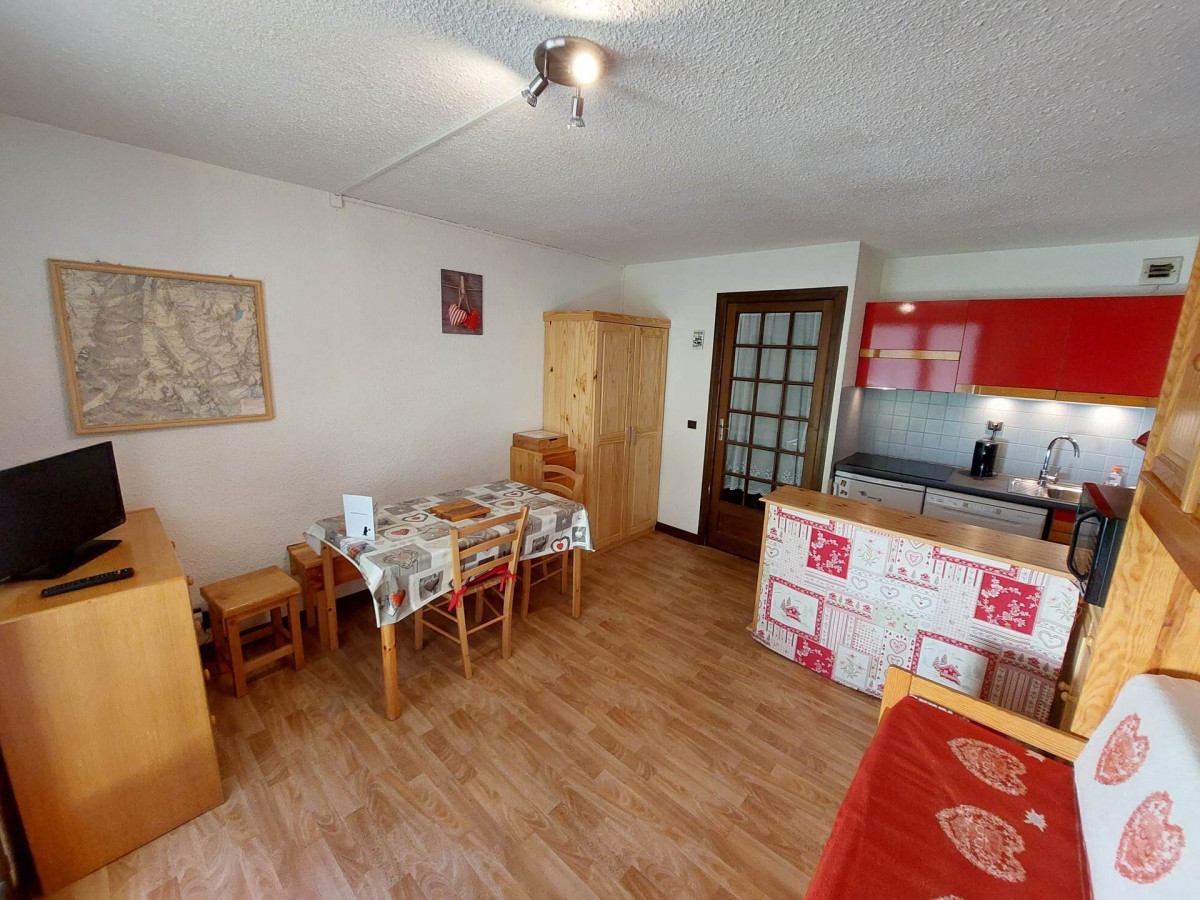 SALON/SALLE A MANGER - STUDIO CRETES 110 - VALLOIRE CENTRE - VALLOIRE RESERVATIONS SALON/SALLE A MANGER - STUDIO CRETES 110 - VALLOIRE CENTRE - VALLOIRE RESERVATIONS