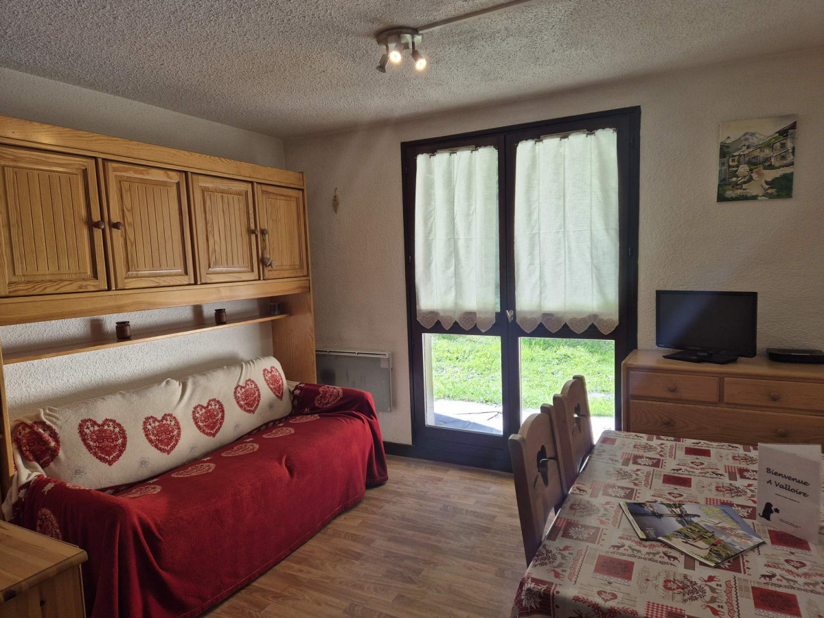 SALON/SALLE A MANGER - STUDIO CRETES 110 - VALLOIRE CENTRE - VALLOIRE RESERVATIONS