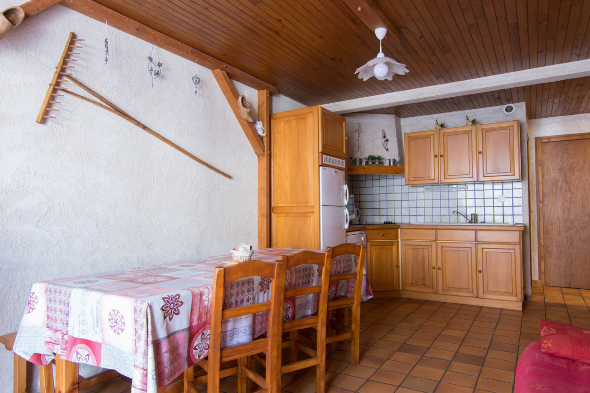 SALLE A MANGER - APPARTEMENT COTAMORE 2 - VALLOIRE CENTRE - VALLOIRE RESERVATIONS SALLE A MANGER - APPARTEMENT COTAMORE 2 - VALLOIRE CENTRE - VALLOIRE RESERVATIONS