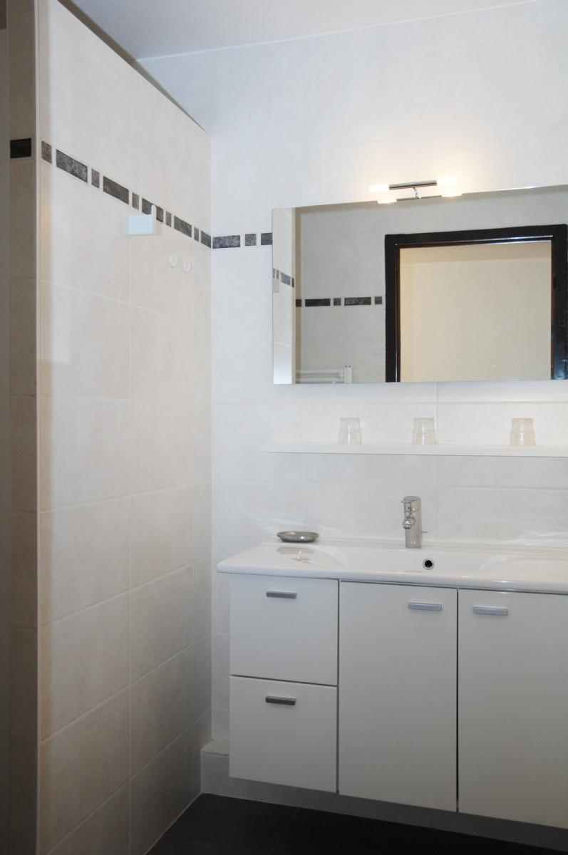 SALLE D'EAU - APPARTEMENT LE PRAZ 20 - VALLOIRE CENTRE SALLE D'EAU - APPARTEMENT LE PRAZ 20 - VALLOIRE CENTRE