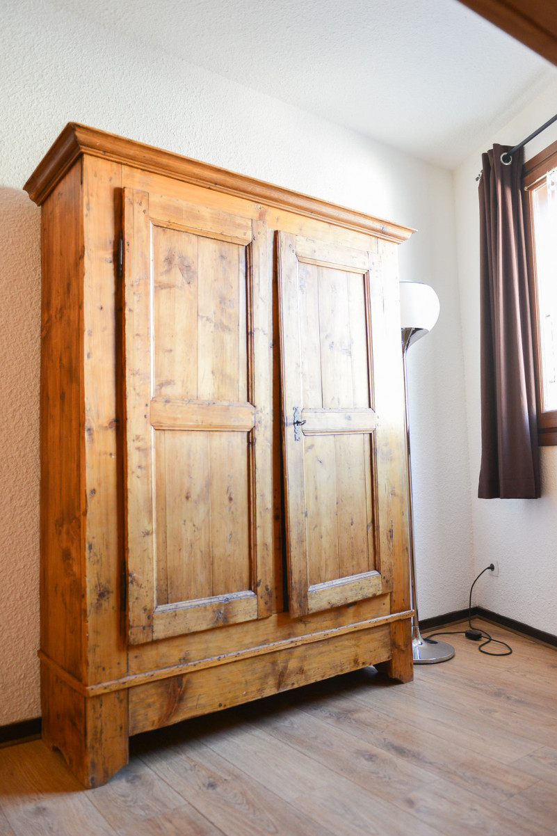 ARMOIRE - APPARTEMENT PRAZ 9 - VALLOIRE CENTRE ARMOIRE - APPARTEMENT PRAZ 9 - VALLOIRE CENTRE