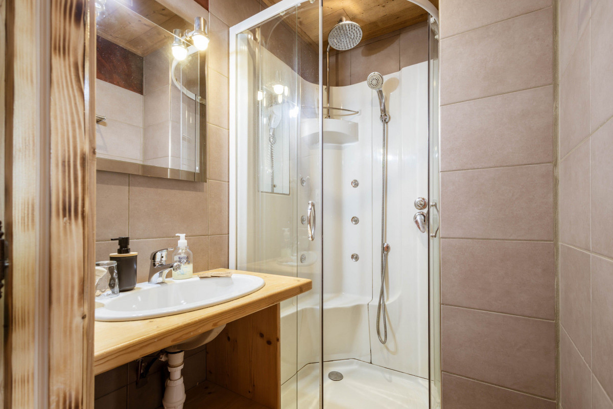 SALLE D'EAU - APPARTEMENT CORDEE 7 - VALLOIRE CENTRE