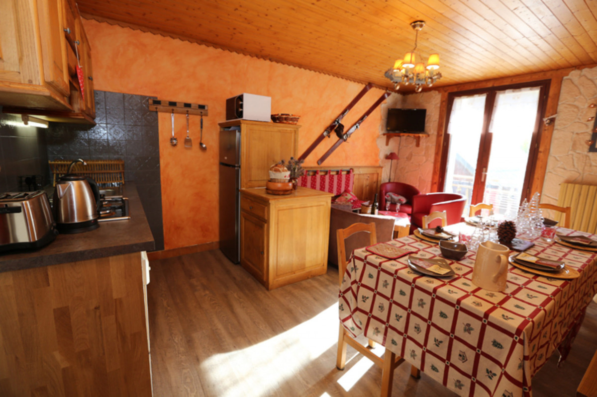 SALON/SALLE A MANGER - APPARTEMENT LA CORDEE 6 - VALLOIRE CENTRE - VALLOIRE RESERVATIONS SALON/SALLE A MANGER - APPARTEMENT LA CORDEE 6 - VALLOIRE CENTRE - VALLOIRE RESERVATIONS