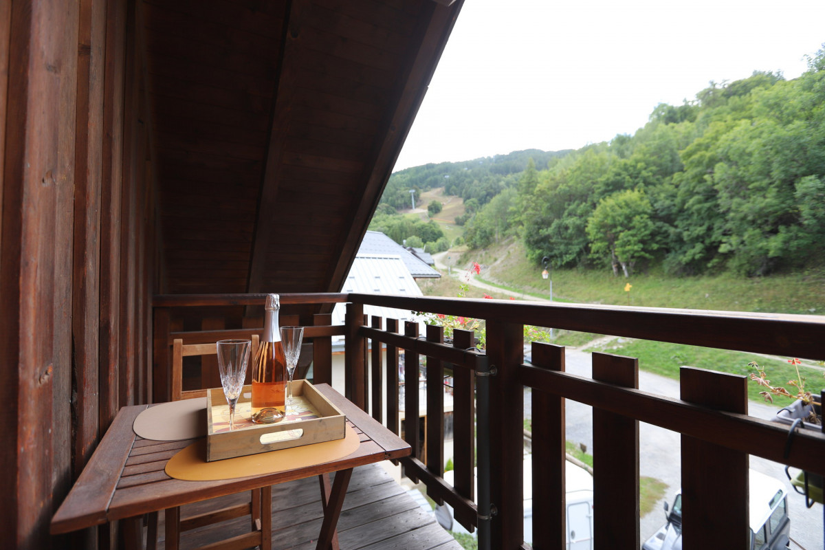 VUE BALCON ETE - STUDIO LES SELLETTES 5 - VALLOIRE CENTRE VUE BALCON ETE - STUDIO LES SELLETTES 5 - VALLOIRE CENTRE