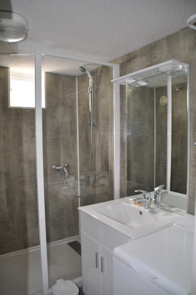 SALLE DE BAIN- STUDIO CASSETTES 20 - VALLOIRE CENTRE SALLE DE BAIN- STUDIO CASSETTES 20 - VALLOIRE CENTRE