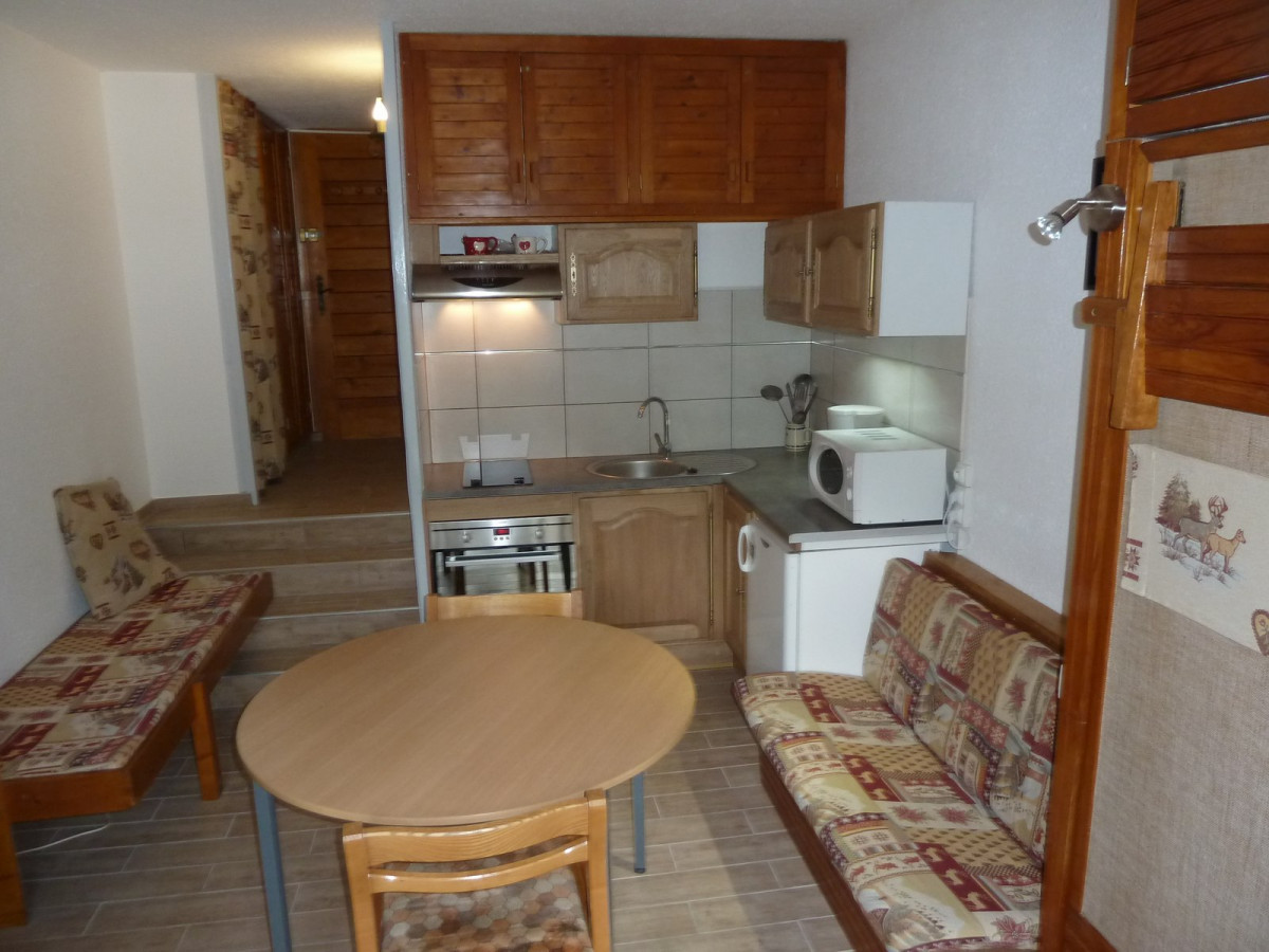 SALON - STUDIO CASSETTES 13 - VALLOIRE CENTRE - VALLOIRE RESERVATIONS SALON - STUDIO CASSETTES 13 - VALLOIRE CENTRE - VALLOIRE RESERVATIONS