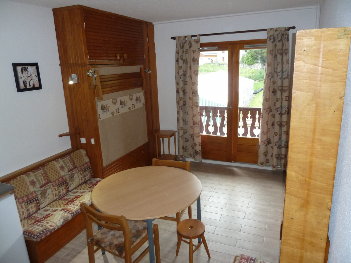 SALON - STUDIO CASSETTES 13 - VALLOIRE CENTRE - VALLOIRE RESERVATIONS SALON - STUDIO CASSETTES 13 - VALLOIRE CENTRE - VALLOIRE RESERVATIONS