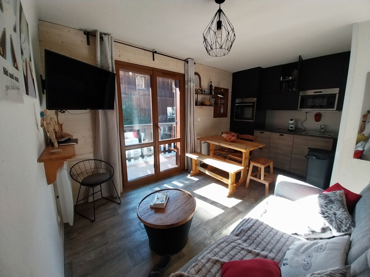 SALON - STUDIO BERGERS 65- VALLOIRE CENTRE - VALLOIRE RESERVATIONS SALON - STUDIO BERGERS 65- VALLOIRE CENTRE - VALLOIRE RESERVATIONS