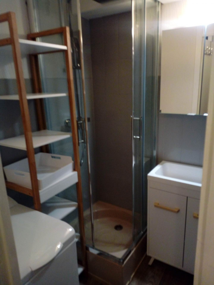 SALLE D'EAU - STUDIO BERGERS 65- VALLOIRE CENTRE SALLE D'EAU - STUDIO BERGERS 65- VALLOIRE CENTRE