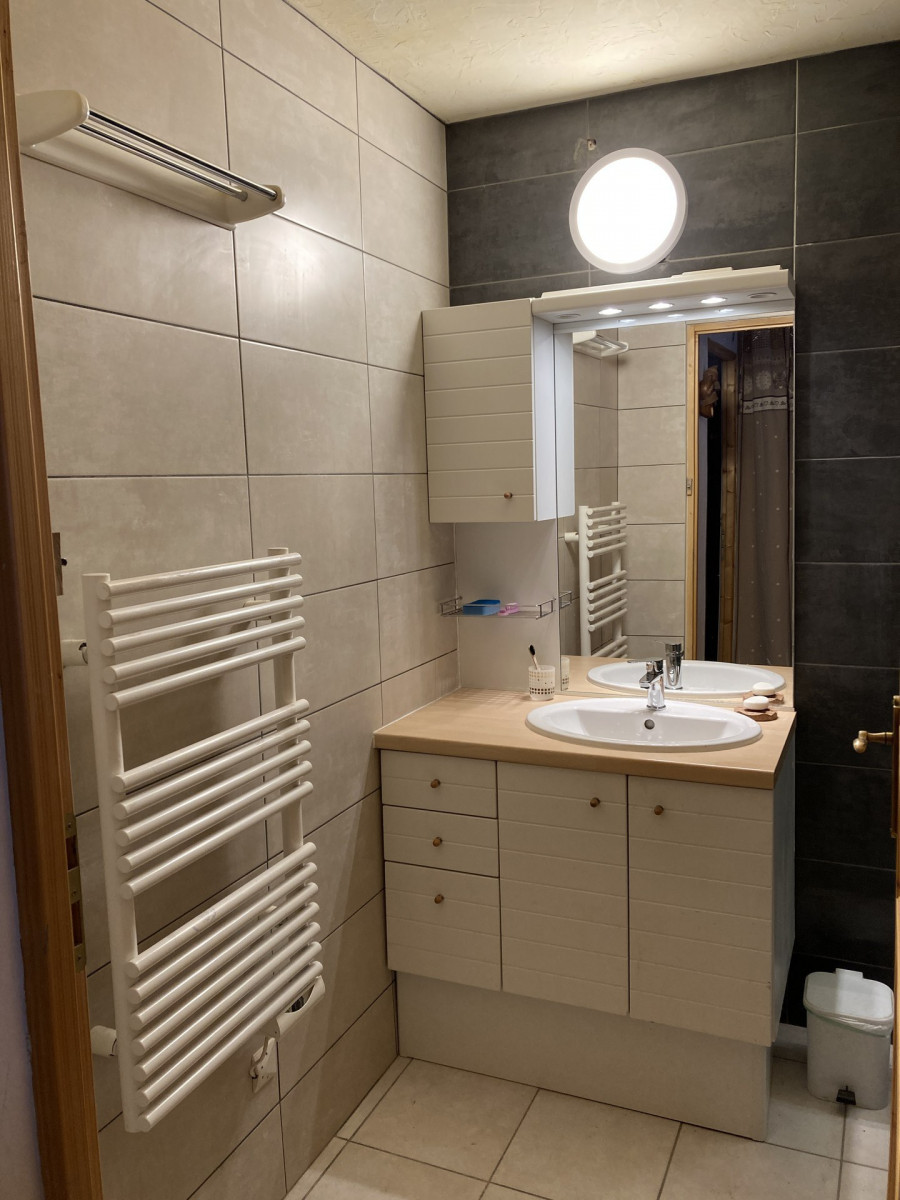 SALLE D'EAU - APPARTEMENT BERGERS 94 - VALLOIRE CENTRE SALLE D'EAU - APPARTEMENT BERGERS 94 - VALLOIRE CENTRE