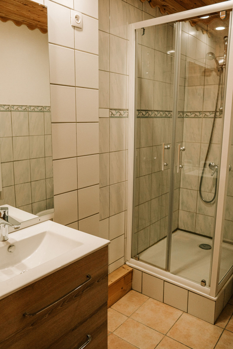 SALLE D'EAU - APPARTEMENT GODILLE 4 - VALLOIRE CENTRE SALLE D'EAU - APPARTEMENT GODILLE 4 - VALLOIRE CENTRE