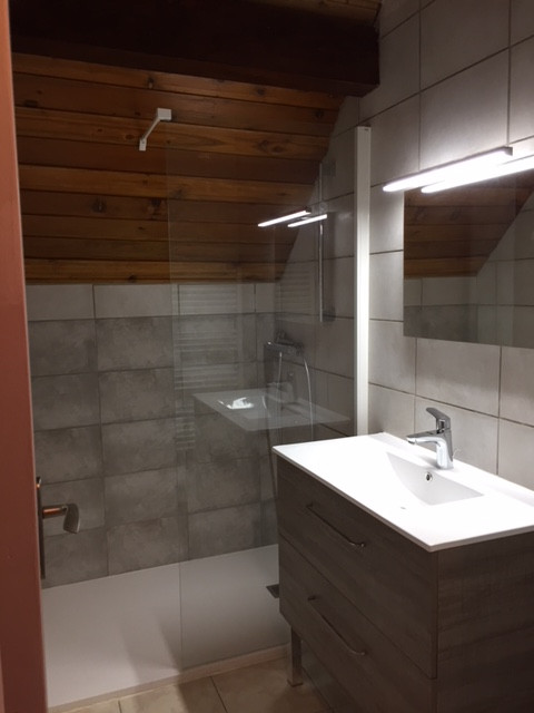 SALLE D'EAU SEJOUR - APPARTEMENT CRET DE PERE N°9 - VALLOIRE CENTRE SALLE D'EAU SEJOUR - APPARTEMENT CRET DE PERE N°9 - VALLOIRE CENTRE