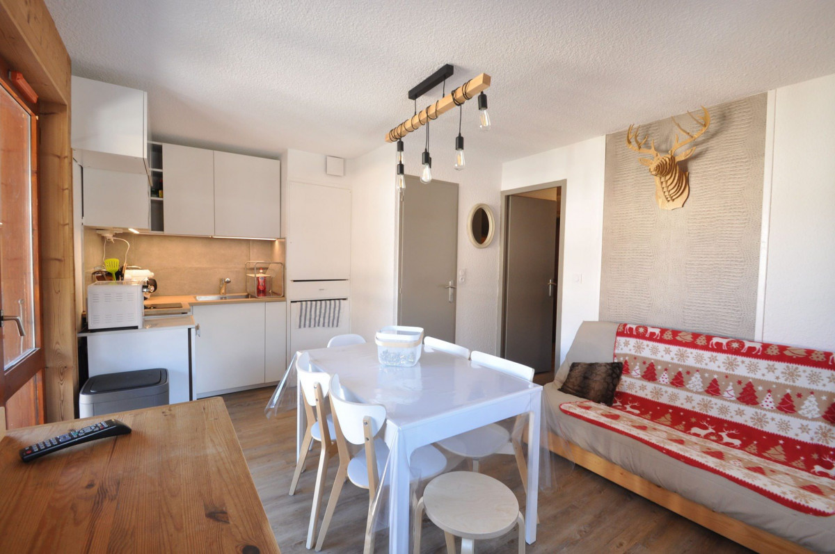 SALON - STUDIO CARENE 4 - VALLOIRE CENTRE - VALLOIRE RESERVATIONS SALON - STUDIO CARENE 4 - VALLOIRE CENTRE - VALLOIRE RESERVATIONS