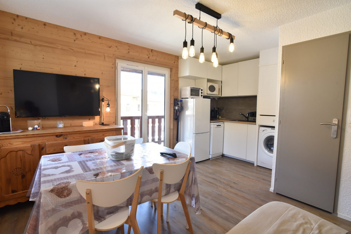 SALON - STUDIO CARENE 4 - VALLOIRE CENTRE - VALLOIRE RESERVATIONS SALON - STUDIO CARENE 4 - VALLOIRE CENTRE - VALLOIRE RESERVATIONS