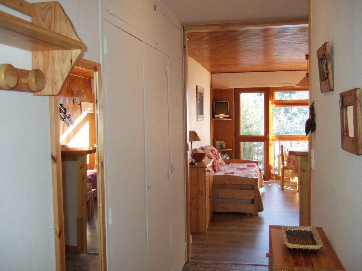 COULOIR- STUDIO CARIBOU 32 -VALLOIRE CENTRE COULOIR- STUDIO CARIBOU 32 -VALLOIRE CENTRE