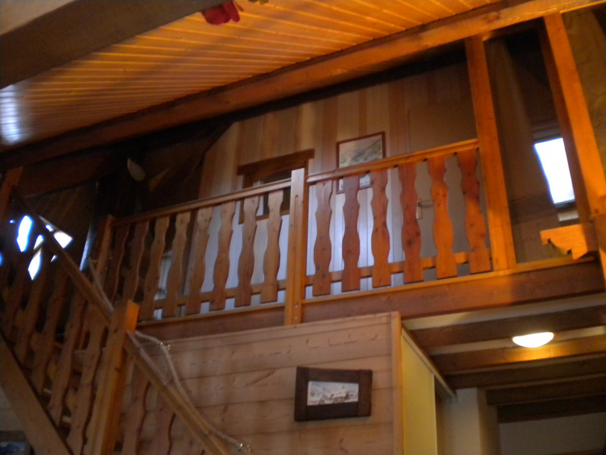 ESCALIER - APPARTEMENT SPORT ALP2 - VALLOIRE CENTRE ESCALIER - APPARTEMENT SPORT ALP2 - VALLOIRE CENTRE