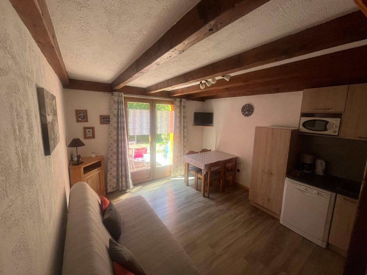 SALON - APPARTEMENT CHALET ANTARES - VALLOIRE CENTRE - VALLOIRE RESERVATIONS SALON - APPARTEMENT CHALET ANTARES - VALLOIRE CENTRE - VALLOIRE RESERVATIONS