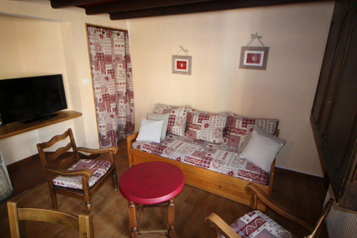 SALON - APPARTEMENT ICKORY - VALLOIRE CENTRE - VALLOIRE RESERVATIONS SALON - APPARTEMENT ICKORY - VALLOIRE CENTRE - VALLOIRE RESERVATIONS
