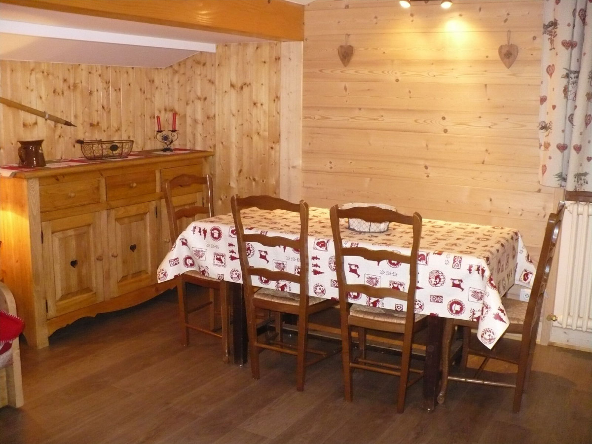 SALLE A MANGER - APPARTEMENT ROC SAINT PIERRE - VALLOIRE CENTRE