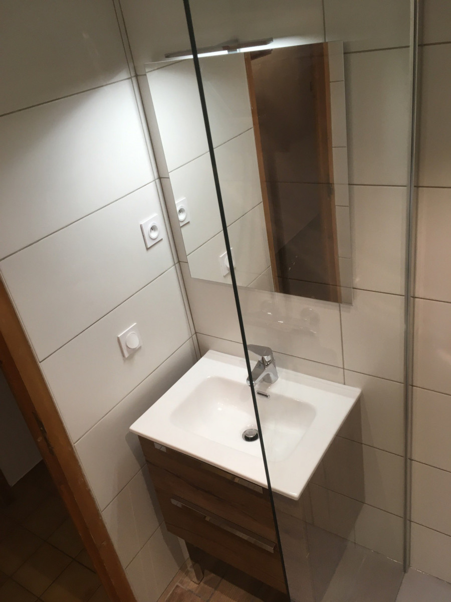 SALLE D'EAU - APPARTEMENT ALPAGES 3- VALLOIRE CENTRE SALLE D'EAU - APPARTEMENT ALPAGES 3- VALLOIRE CENTRE