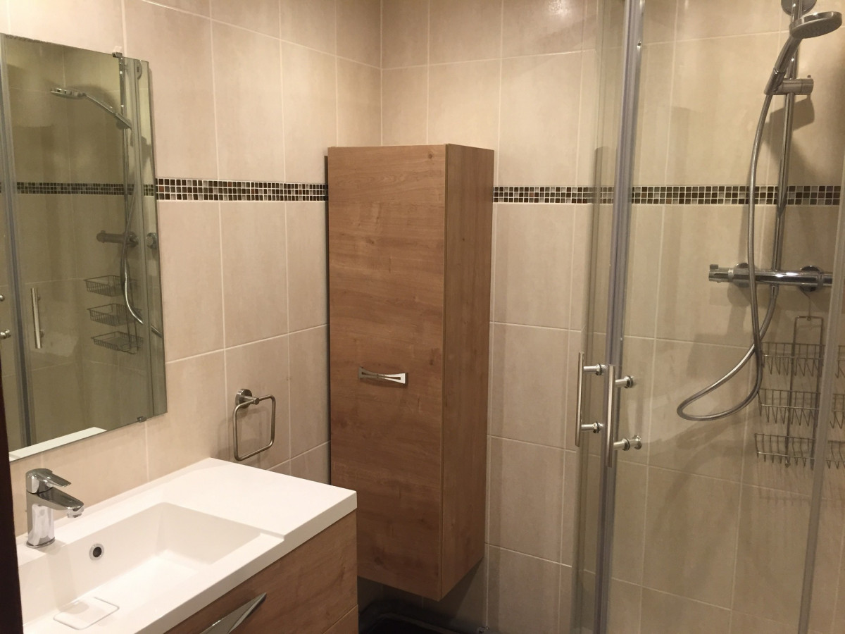 SALLE D'EAU - APPARTEMENT ROCHER SAINT PIERRE 1B - VALLOIRE CENTRE SALLE D'EAU - APPARTEMENT ROCHER SAINT PIERRE 1B - VALLOIRE CENTRE
