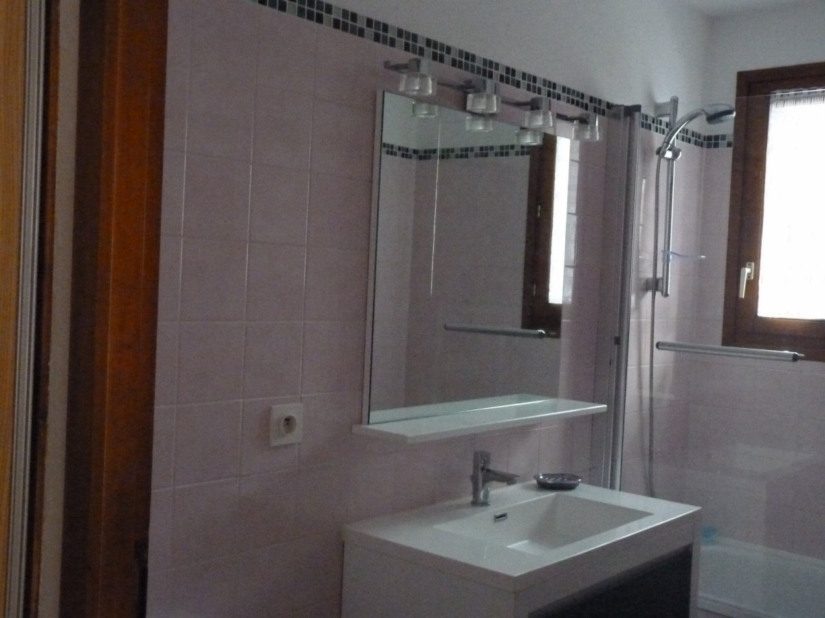 SALLE DE BAINS - STUDIO Z'ESHERRION 18 - VALLOIRE CENTRE - VALLOIRE RESERVATIONS SALLE DE BAINS - STUDIO Z'ESHERRION 18 - VALLOIRE CENTRE - VALLOIRE RESERVATIONS