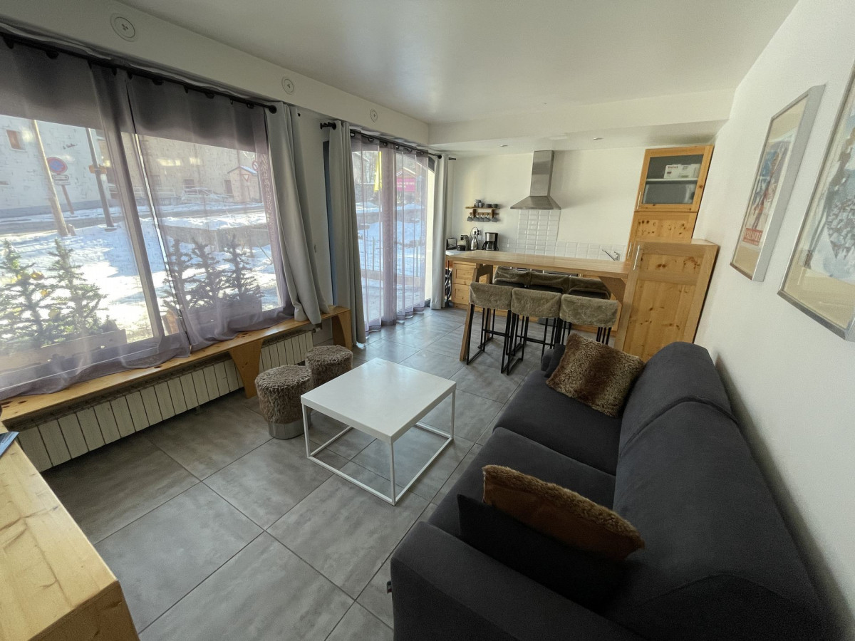 SALON - CHALET ANGE N°5 - VALLOIRE CENTRE - VALLOIRE RESERVATIONS SALON - CHALET ANGE N°5 - VALLOIRE CENTRE - VALLOIRE RESERVATIONS